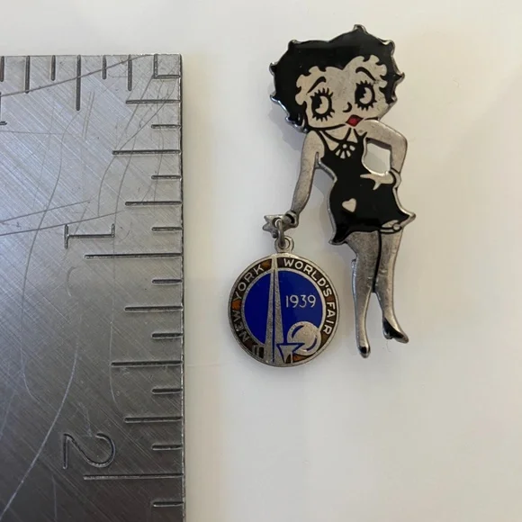 RARE 1930s Authentic Betty Boop 1939 Worlds Fair Official Pin - Picture 3 of 5